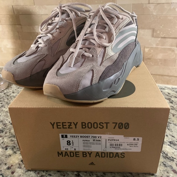 Yeezy Shoes - Yeezy Boost 700 V2